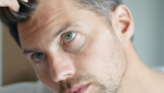 Dá sa šedivenie vlasov zvrátiť? Veda, mýty a nové objavy